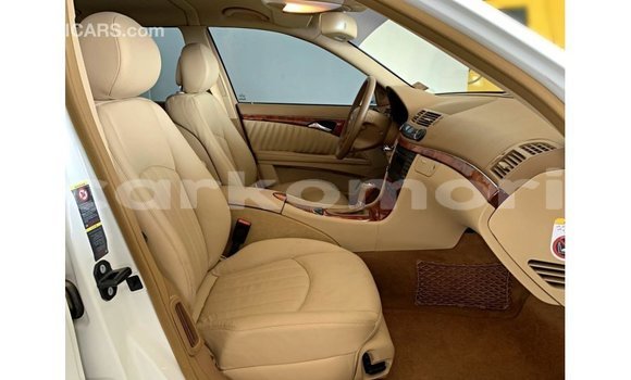 Buy Import Mercedes-Benz 200 White Car in Import - Dubai in Great Comore Buy Import Mercedes-Benz 200 White Car in Import - Dubai in Great Comore