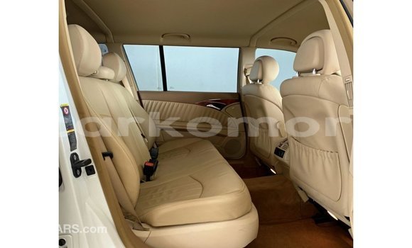 Buy Import Mercedes-Benz 200 White Car in Import - Dubai in Great Comore Buy Import Mercedes-Benz 200 White Car in Import - Dubai in Great Comore