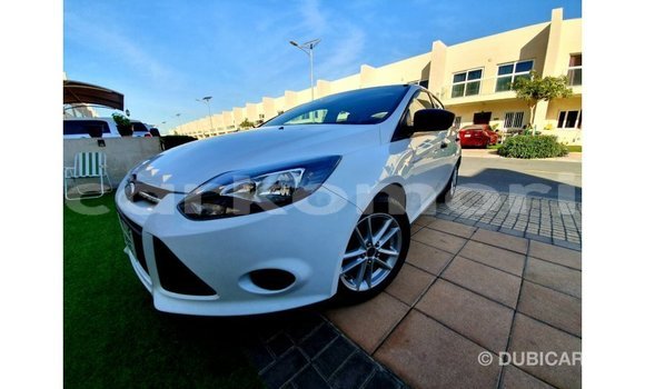 Acheter Import Voiture Ford Focus Blanc à Import - Dubai, Grande Comore Acheter Import Voiture Ford Focus Blanc à Import - Dubai, Grande Comore