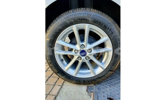 Acheter Import Voiture Ford Focus Blanc à Import - Dubai, Grande Comore Acheter Import Voiture Ford Focus Blanc à Import - Dubai, Grande Comore