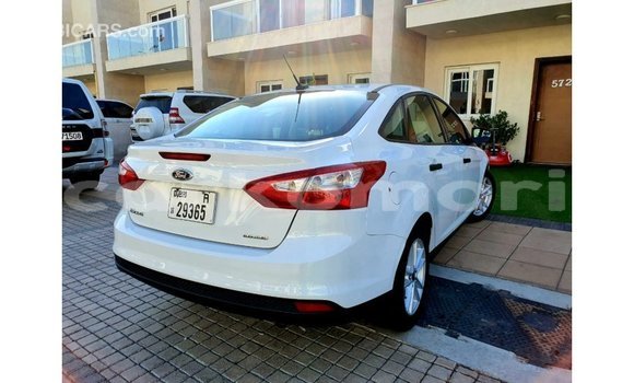 Acheter Import Voiture Ford Focus Blanc à Import - Dubai, Grande Comore Acheter Import Voiture Ford Focus Blanc à Import - Dubai, Grande Comore