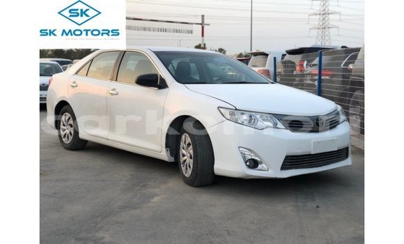 Acheter Import Voiture Toyota Camry Blanc à Import - Dubai, Grande Comore