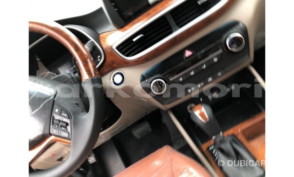 Acheter Import Voiture Hyundai Tucson Blanc à Import - Dubai, Grande Comore Acheter Import Voiture Hyundai Tucson Blanc à Import - Dubai, Grande Comore