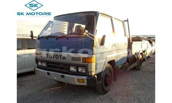 Acheter Import Voiture Toyota Dyna Bleu à Import - Dubai, Grande Comore
