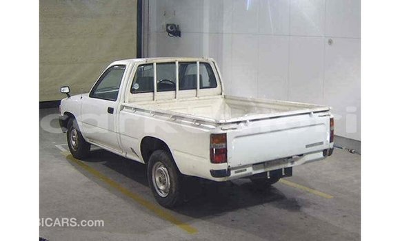 Acheter Import Voiture Toyota Hilux Blanc à Import - Dubai, Grande Comore Acheter Import Voiture Toyota Hilux Blanc à Import - Dubai, Grande Comore