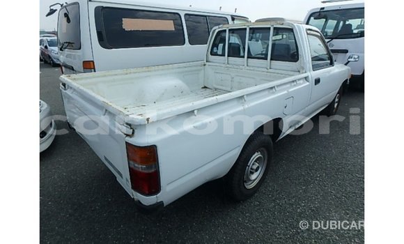 Acheter Import Voiture Toyota Hilux Blanc à Import - Dubai, Grande Comore Acheter Import Voiture Toyota Hilux Blanc à Import - Dubai, Grande Comore