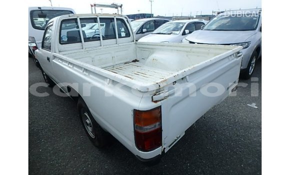 Acheter Import Voiture Toyota Hilux Blanc à Import - Dubai, Grande Comore Acheter Import Voiture Toyota Hilux Blanc à Import - Dubai, Grande Comore