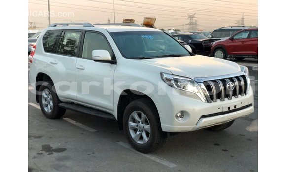 Acheter Import Voiture Toyota Prado Blanc à Import - Dubai, Grande Comore Acheter Import Voiture Toyota Prado Blanc à Import - Dubai, Grande Comore