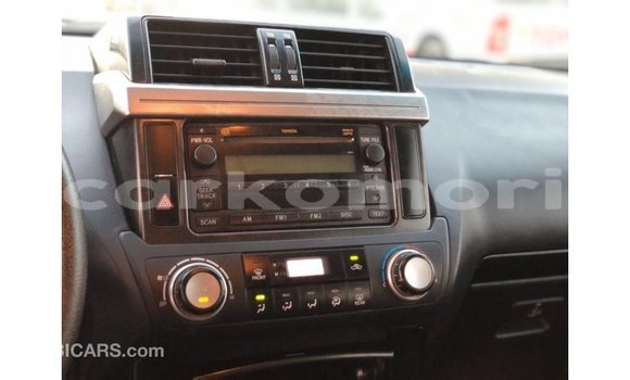 Acheter Import Voiture Toyota Prado Blanc à Import - Dubai, Grande Comore Acheter Import Voiture Toyota Prado Blanc à Import - Dubai, Grande Comore