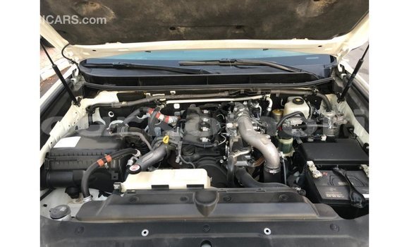 Acheter Import Voiture Toyota Prado Blanc à Import - Dubai, Grande Comore Acheter Import Voiture Toyota Prado Blanc à Import - Dubai, Grande Comore