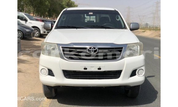 Acheter Import Voiture Toyota Hilux Blanc à Import - Dubai, Grande Comore Acheter Import Voiture Toyota Hilux Blanc à Import - Dubai, Grande Comore