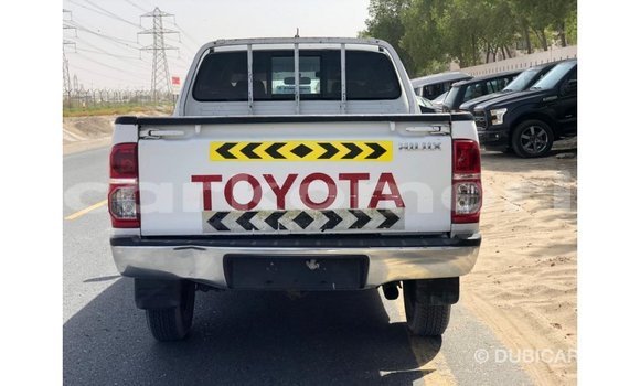 Acheter Import Voiture Toyota Hilux Blanc à Import - Dubai, Grande Comore Acheter Import Voiture Toyota Hilux Blanc à Import - Dubai, Grande Comore