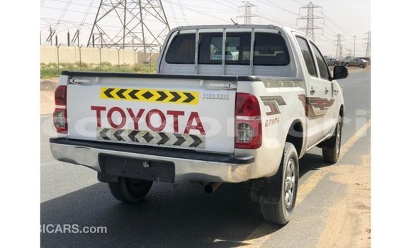 Acheter Import Voiture Toyota Hilux Blanc à Import - Dubai, Grande Comore Acheter Import Voiture Toyota Hilux Blanc à Import - Dubai, Grande Comore
