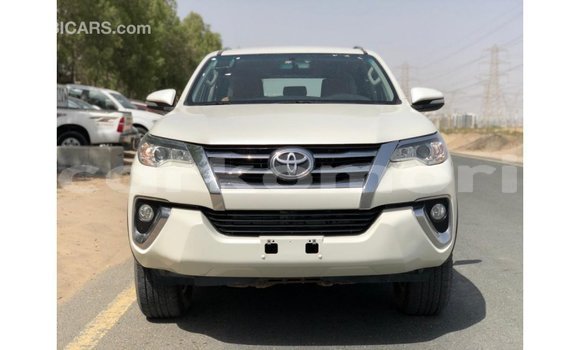 Acheter Import Voiture Toyota Fortuner Blanc à Import - Dubai, Grande Comore Acheter Import Voiture Toyota Fortuner Blanc à Import - Dubai, Grande Comore