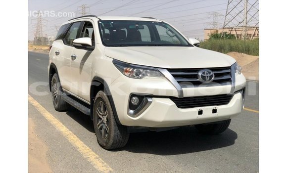 Acheter Import Voiture Toyota Fortuner Blanc à Import - Dubai, Grande Comore Acheter Import Voiture Toyota Fortuner Blanc à Import - Dubai, Grande Comore