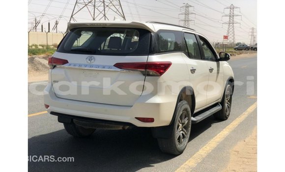 Acheter Import Voiture Toyota Fortuner Blanc à Import - Dubai, Grande Comore Acheter Import Voiture Toyota Fortuner Blanc à Import - Dubai, Grande Comore