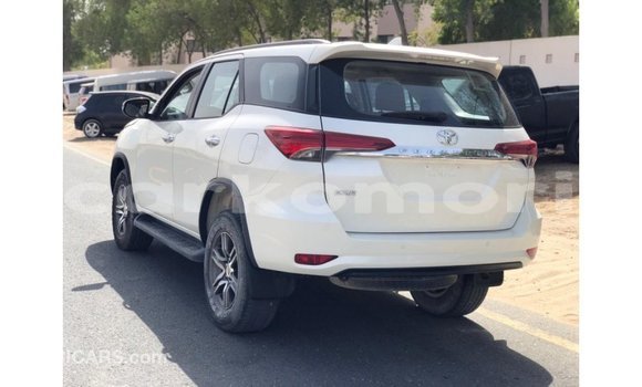Acheter Import Voiture Toyota Fortuner Blanc à Import - Dubai, Grande Comore Acheter Import Voiture Toyota Fortuner Blanc à Import - Dubai, Grande Comore