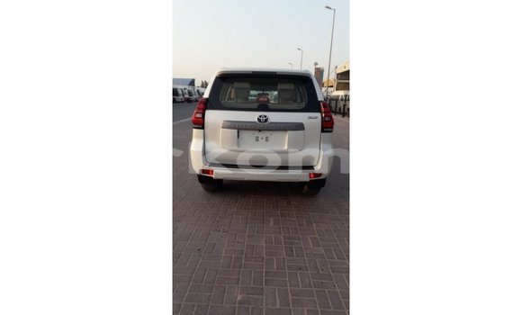 Acheter Import Voiture Toyota Prado Blanc à Import - Dubai, Grande Comore Acheter Import Voiture Toyota Prado Blanc à Import - Dubai, Grande Comore