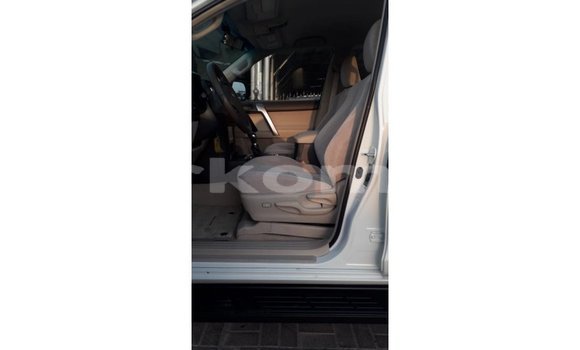 Acheter Import Voiture Toyota Prado Blanc à Import - Dubai, Grande Comore Acheter Import Voiture Toyota Prado Blanc à Import - Dubai, Grande Comore