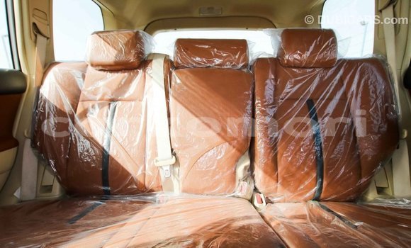 Acheter Import Voiture Toyota Prado Blanc à Import - Dubai, Grande Comore Acheter Import Voiture Toyota Prado Blanc à Import - Dubai, Grande Comore