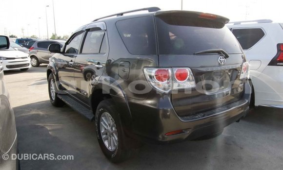 Acheter Import Voiture Toyota Fortuner Autre à Import - Dubai, Grande Comore Acheter Import Voiture Toyota Fortuner Autre à Import - Dubai, Grande Comore