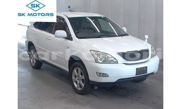 Buy Import Toyota Harrier White Car in Import - Dubai in Great Comore