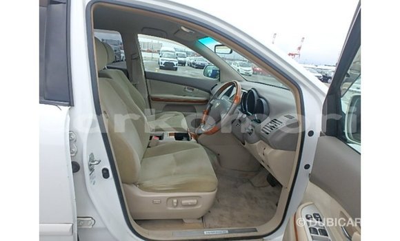 Acheter Import Voiture Toyota Harrier Blanc à Import - Dubai, Grande Comore Acheter Import Voiture Toyota Harrier Blanc à Import - Dubai, Grande Comore