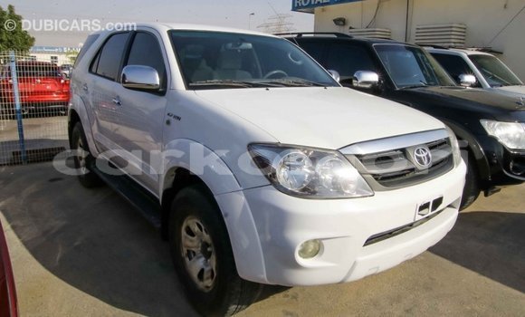 Acheter Import Voiture Toyota Fortuner Blanc à Import - Dubai, Grande Comore Acheter Import Voiture Toyota Fortuner Blanc à Import - Dubai, Grande Comore