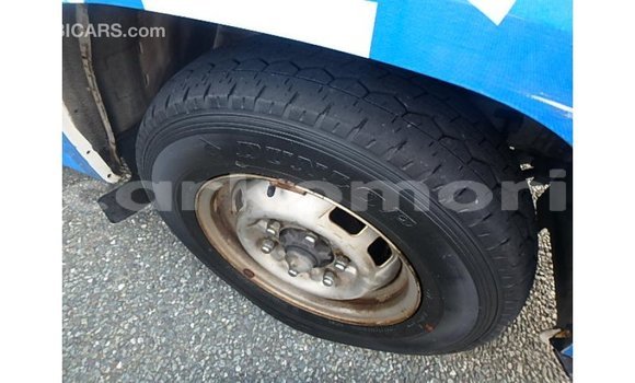 Acheter Import Voiture Nissan Caravan Blanc à Import - Dubai, Grande Comore Acheter Import Voiture Nissan Caravan Blanc à Import - Dubai, Grande Comore