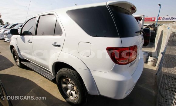 Acheter Import Voiture Toyota Fortuner Blanc à Import - Dubai, Grande Comore Acheter Import Voiture Toyota Fortuner Blanc à Import - Dubai, Grande Comore