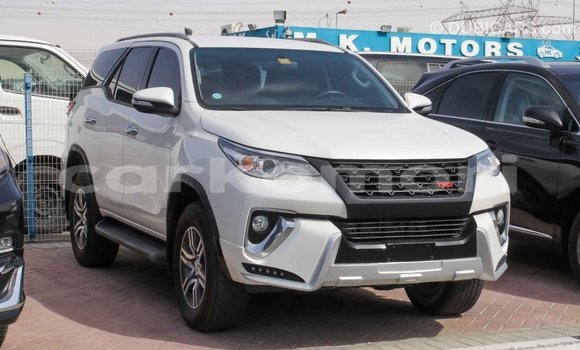 Acheter Import Voiture Toyota Fortuner Blanc à Import - Dubai, Grande Comore Acheter Import Voiture Toyota Fortuner Blanc à Import - Dubai, Grande Comore