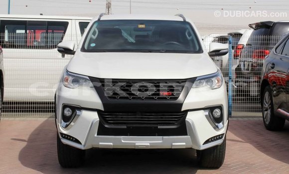 Acheter Import Voiture Toyota Fortuner Blanc à Import - Dubai, Grande Comore Acheter Import Voiture Toyota Fortuner Blanc à Import - Dubai, Grande Comore