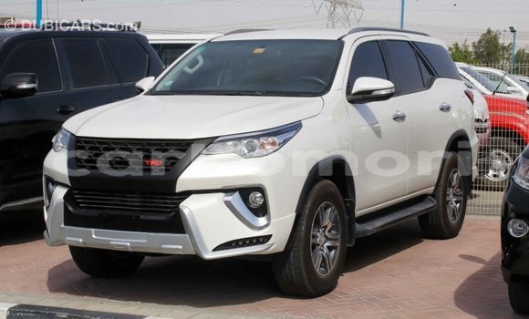 Acheter Import Voiture Toyota Fortuner Blanc à Import - Dubai, Grande Comore Acheter Import Voiture Toyota Fortuner Blanc à Import - Dubai, Grande Comore
