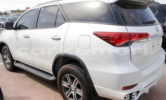 Acheter Import Voiture Toyota Fortuner Blanc à Import - Dubai, Grande Comore Acheter Import Voiture Toyota Fortuner Blanc à Import - Dubai, Grande Comore