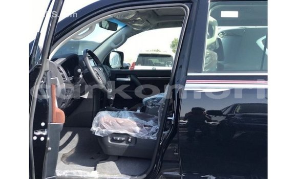 Buy Import Toyota Land Cruiser Black Car in Import - Dubai in Great Comore Buy Import Toyota Land Cruiser Black Car in Import - Dubai in Great Comore