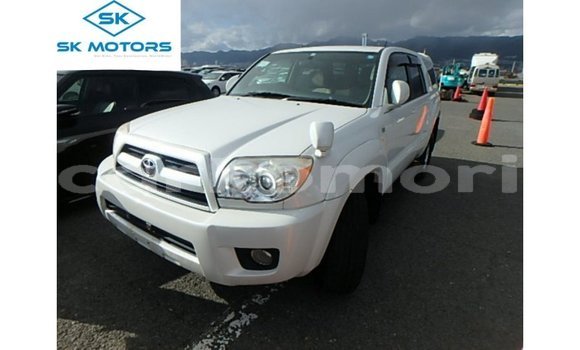 Acheter Import Voiture Toyota Hilux Blanc à Import - Dubai, Grande Comore