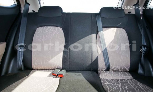 Acheter Import Voiture Hyundai i10 Blanc à Import - Dubai, Grande Comore Acheter Import Voiture Hyundai i10 Blanc à Import - Dubai, Grande Comore