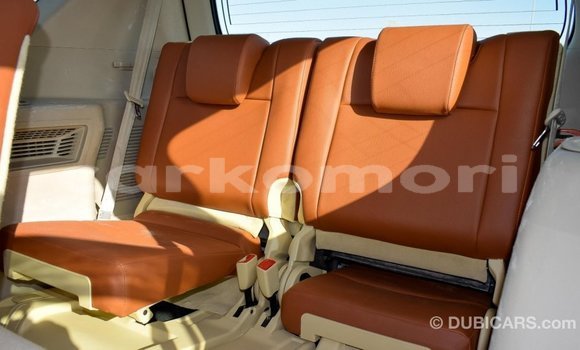 Acheter Import Voiture Toyota Prado Blanc à Import - Dubai, Grande Comore Acheter Import Voiture Toyota Prado Blanc à Import - Dubai, Grande Comore