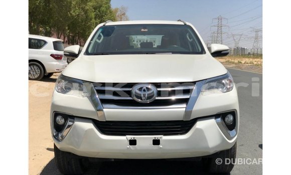 Acheter Import Voiture Toyota Fortuner Blanc à Import - Dubai, Grande Comore Acheter Import Voiture Toyota Fortuner Blanc à Import - Dubai, Grande Comore
