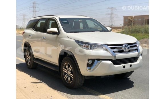 Acheter Import Voiture Toyota Fortuner Blanc à Import - Dubai, Grande Comore Acheter Import Voiture Toyota Fortuner Blanc à Import - Dubai, Grande Comore