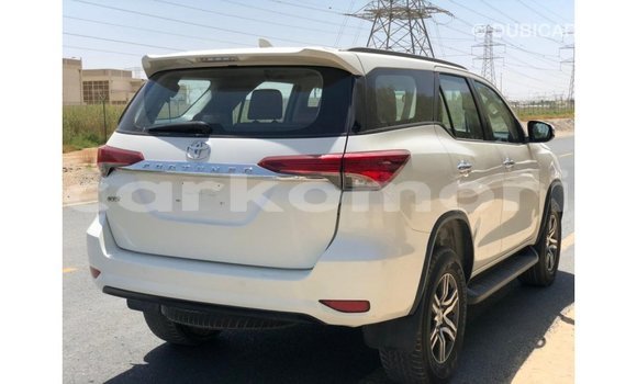 Acheter Import Voiture Toyota Fortuner Blanc à Import - Dubai, Grande Comore Acheter Import Voiture Toyota Fortuner Blanc à Import - Dubai, Grande Comore