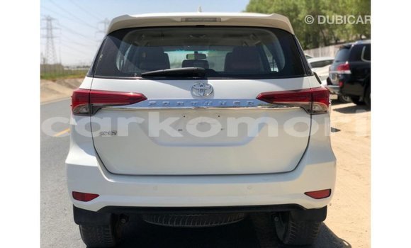 Acheter Import Voiture Toyota Fortuner Blanc à Import - Dubai, Grande Comore Acheter Import Voiture Toyota Fortuner Blanc à Import - Dubai, Grande Comore