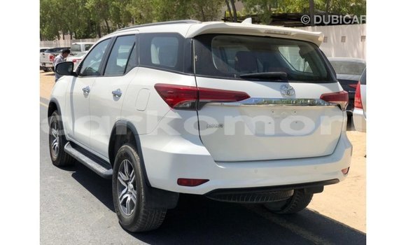 Acheter Import Voiture Toyota Fortuner Blanc à Import - Dubai, Grande Comore Acheter Import Voiture Toyota Fortuner Blanc à Import - Dubai, Grande Comore