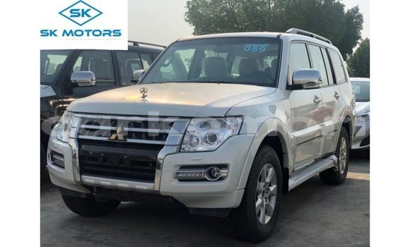 Acheter Import Voiture Mitsubishi Pajero Noir à Import - Dubai, Grande Comore