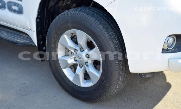 Acheter Import Voiture Toyota Prado Blanc à Import - Dubai, Grande Comore Acheter Import Voiture Toyota Prado Blanc à Import - Dubai, Grande Comore