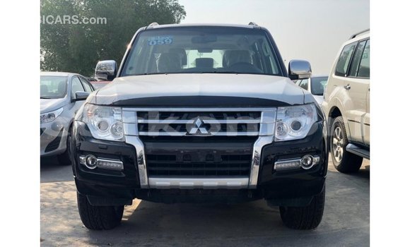Acheter Import Voiture Mitsubishi Pajero Noir à Import - Dubai, Grande Comore Acheter Import Voiture Mitsubishi Pajero Noir à Import - Dubai, Grande Comore