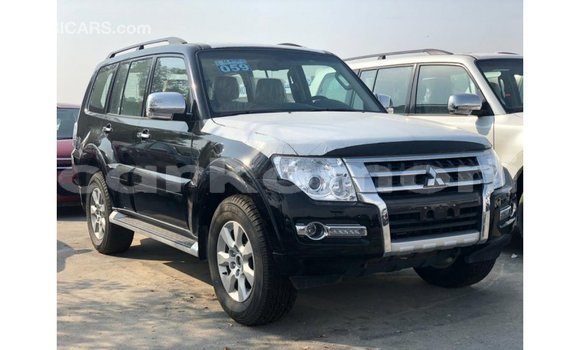 Acheter Import Voiture Mitsubishi Pajero Noir à Import - Dubai, Grande Comore Acheter Import Voiture Mitsubishi Pajero Noir à Import - Dubai, Grande Comore