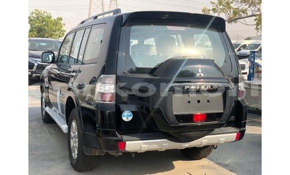 Acheter Import Voiture Mitsubishi Pajero Noir à Import - Dubai, Grande Comore Acheter Import Voiture Mitsubishi Pajero Noir à Import - Dubai, Grande Comore