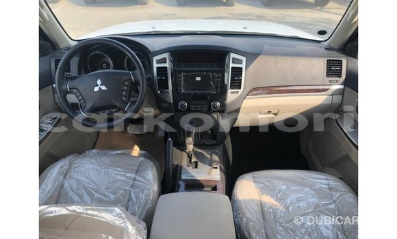 Acheter Import Voiture Mitsubishi Pajero Noir à Import - Dubai, Grande Comore Acheter Import Voiture Mitsubishi Pajero Noir à Import - Dubai, Grande Comore