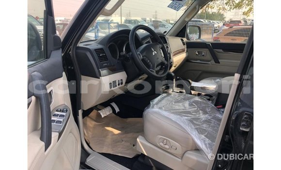 Acheter Import Voiture Mitsubishi Pajero Noir à Import - Dubai, Grande Comore Acheter Import Voiture Mitsubishi Pajero Noir à Import - Dubai, Grande Comore